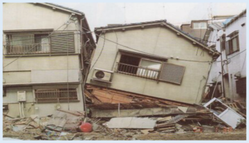 地震による建物倒壊（写真）